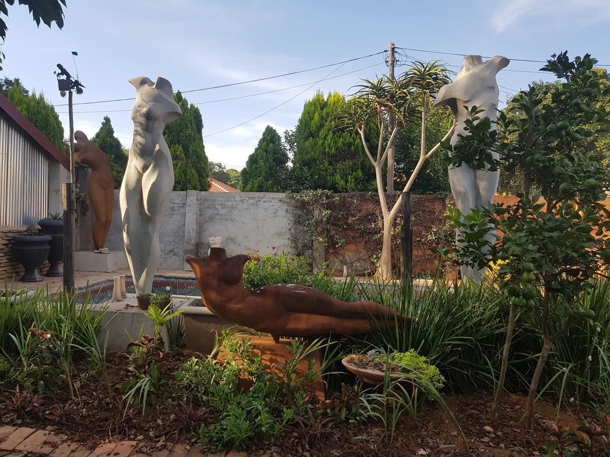 The Sculpture Yard 1 Apartment Pretoria Luaran gambar