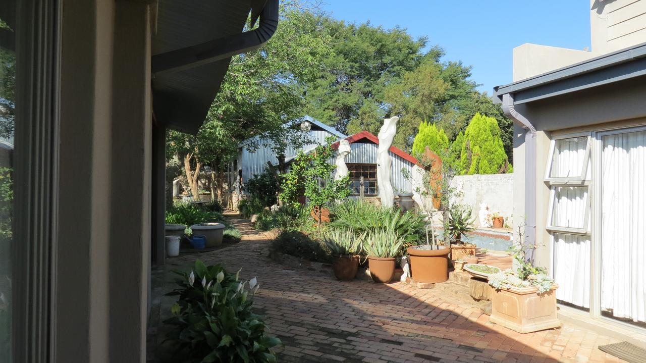 The Sculpture Yard 1 Apartment Pretoria Luaran gambar