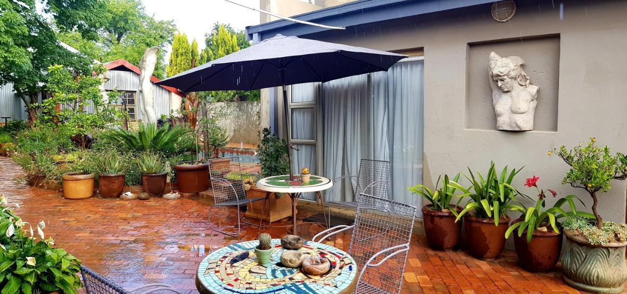 The Sculpture Yard 1 Apartment Pretoria Luaran gambar